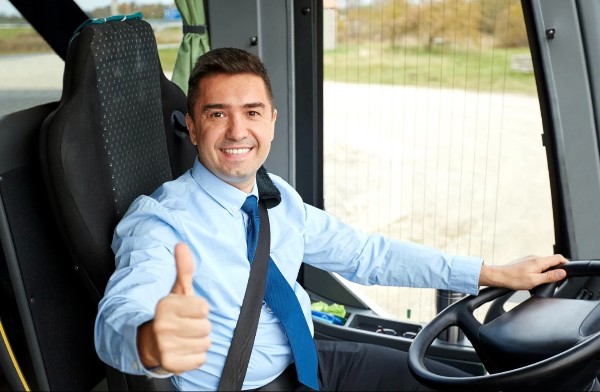 Chauffeur de bus pouce
