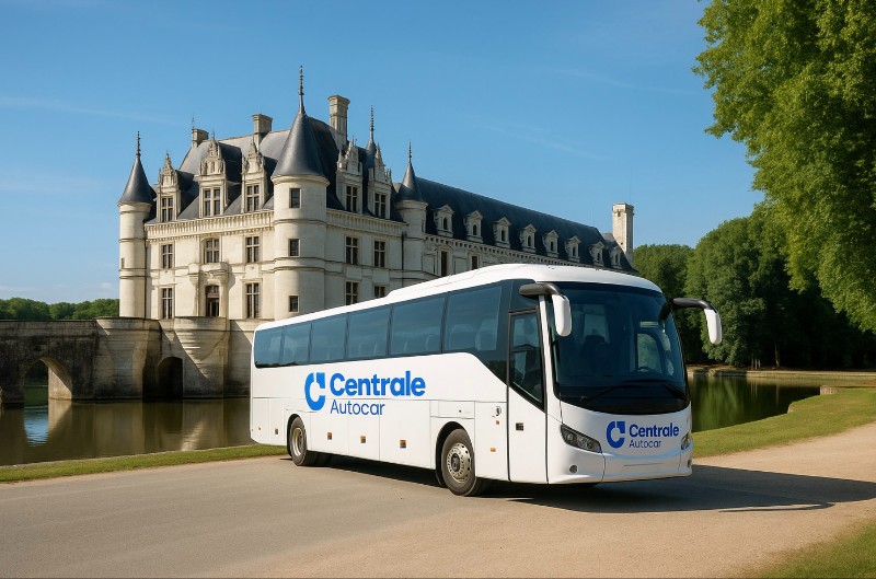 Bus loué avec Centrale Autocar devant Chenonceau
